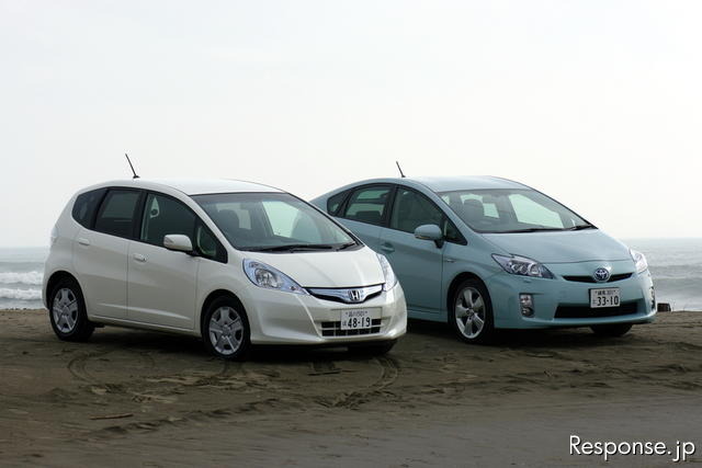 ハイブリッド プリウスとフィットHV