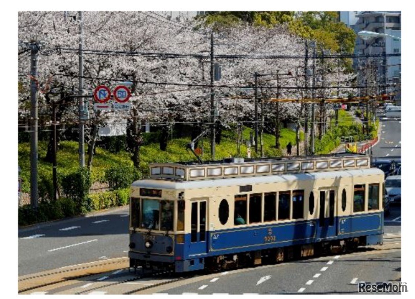 9002号車（青いレトロ車両）