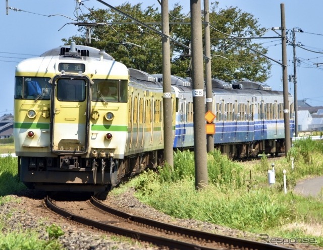 115系弥彦色＋三次新潟色