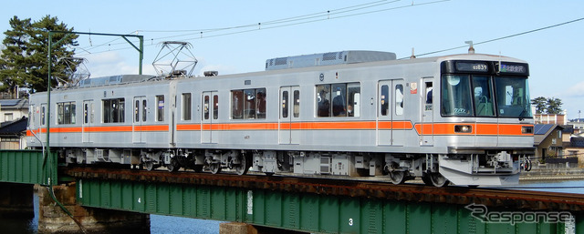 東京地下鉄（東京メトロ）日比谷線から転入した浅野川線用03系。