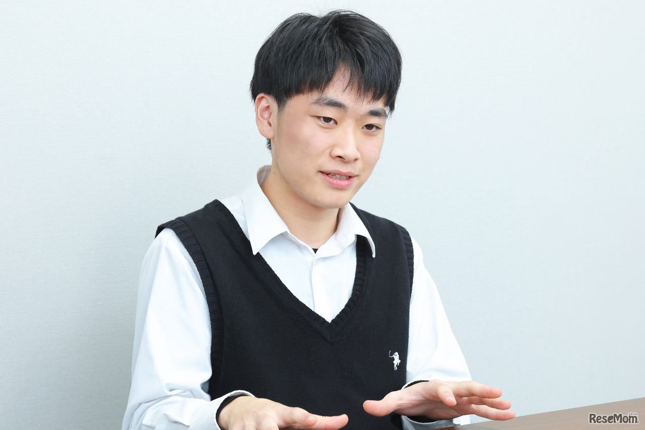 情報活用やプログラミング、データサイエンスなどを学びながら、IT分野に関連する大学・学部への進学を目指す理系高校生3人に、BenQのアイケアモニターGWシリーズ新製品「GW2790QT」を体験してもらった