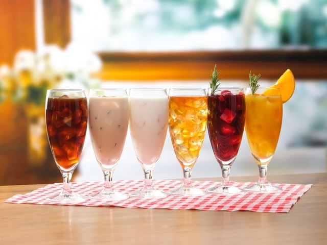 「『ミッキー＆フレンズ』OH MY CAFE」アイスドリンク各種（C）Disney