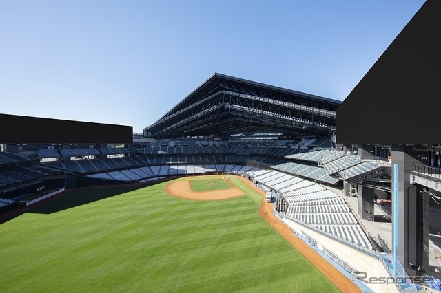 エスコンフィールド　(c) H.N.F.