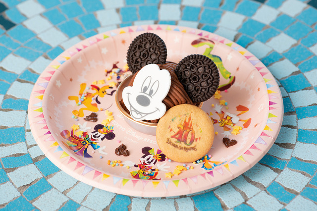 リトルパティシエ・ミッキーマウスデザート￥1,000 As to Disney artwork, logos and properties： (C) Disney