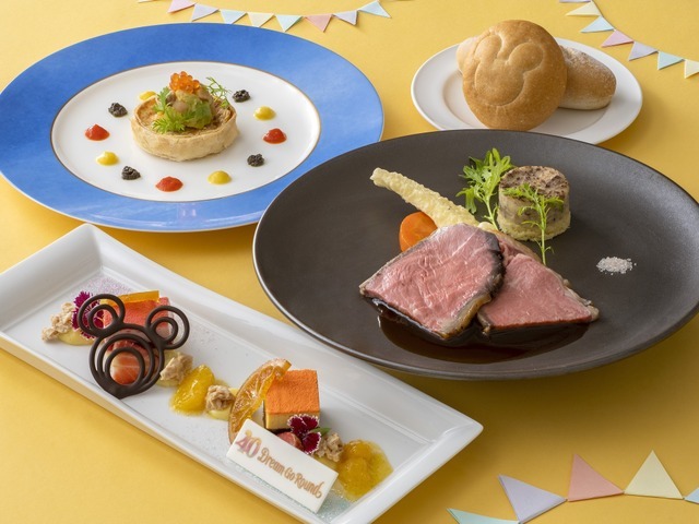 東京ディズニーランド「ブルーバイユー・レストラン」スペシャルキッズコース ￥4,500 As to Disney artwork, logos and properties： (C) Disney