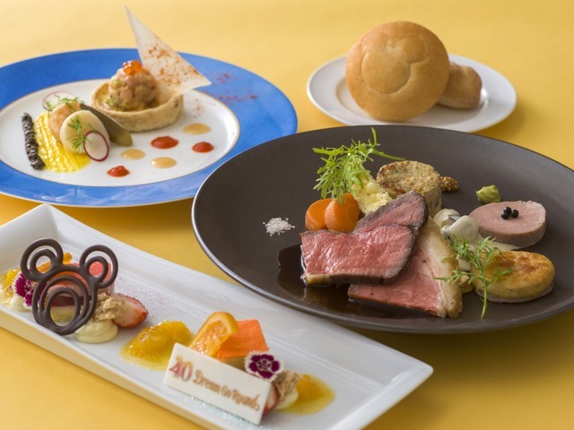 東京ディズニーランド「ブルーバイユー・レストラン」スペシャルコース ￥7,000 As to Disney artwork, logos and properties： (C) Disney