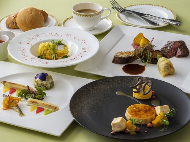 東京ディズニーシー「マゼランズ」スペシャルコース ￥10,000 As to Disney artwork, logos and properties： (C) Disney