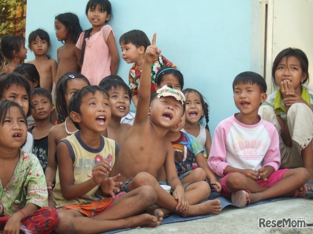 紛争や貧困などで絵本を読むことのできない子どもたちが世界にはたくさんいる