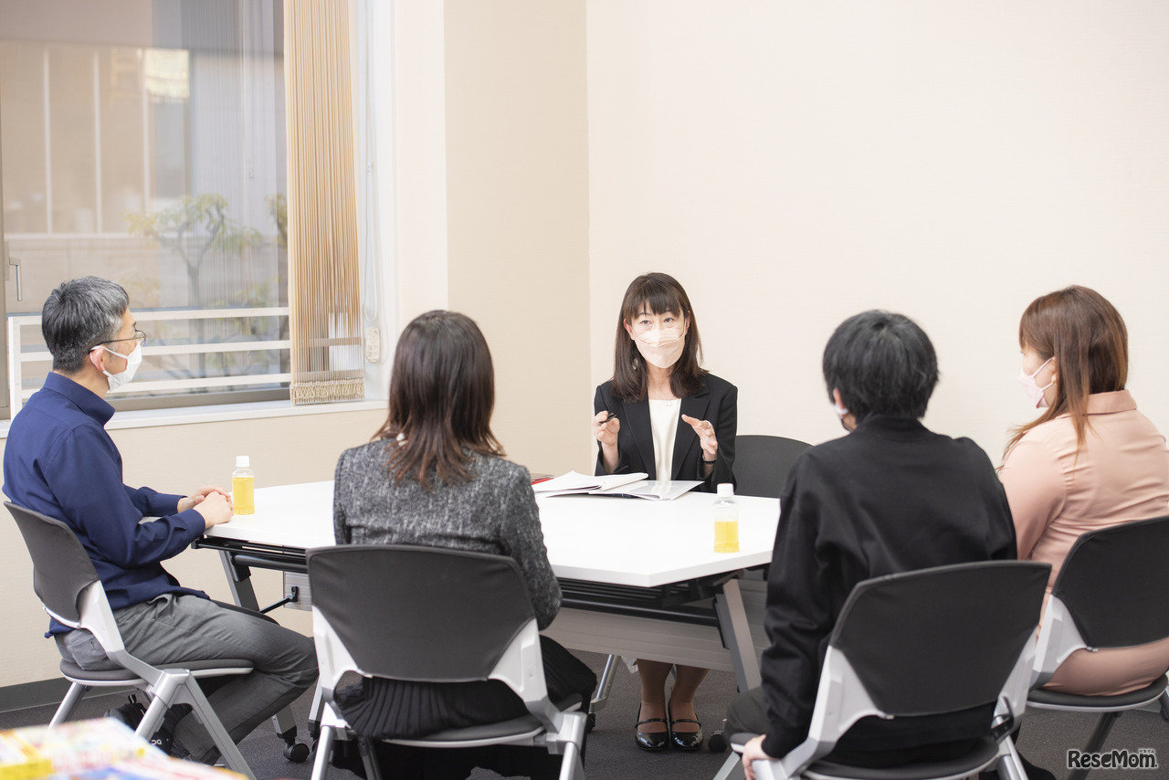 中学受験経験者の保護者の皆さん4名に「歴史まんが」の利用法から受験の苦労話までを聞いた。