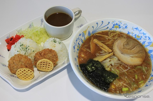 「レジーナII（ドゥーエ）」登場を記念した特製カツカレー「レジーナ　ヒレカツカレーⅡ（ドゥーエ）～キャメルバック盛り～」も園内レストランに登場