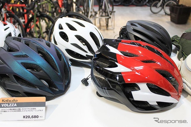 正しいヘルメット被り方やスタイルに合ったヘルメットの選び方をワイズロード新橋店（ワイ・インターナショナル）でチェック