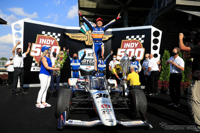 インディ500で優勝した佐藤琢磨（2020年8月23日）