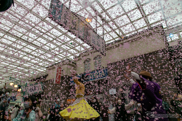 昭和レトロな食堂車も登場…西武園ゆうえんちが「とびっきりスゴYEAR！」を開催中
