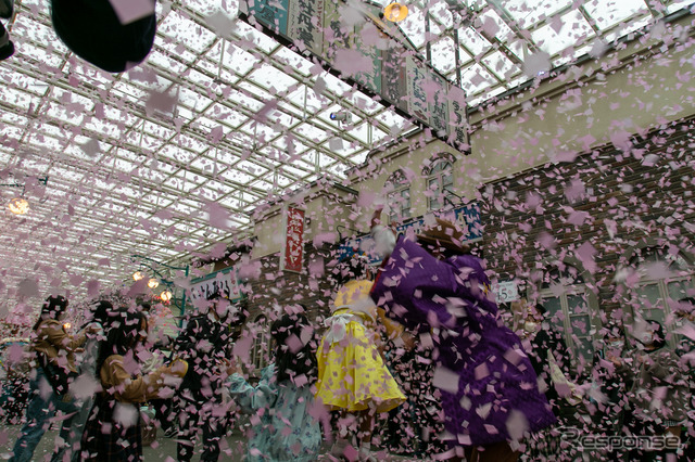 昭和レトロな食堂車も登場…西武園ゆうえんちが「とびっきりスゴYEAR！」を開催中