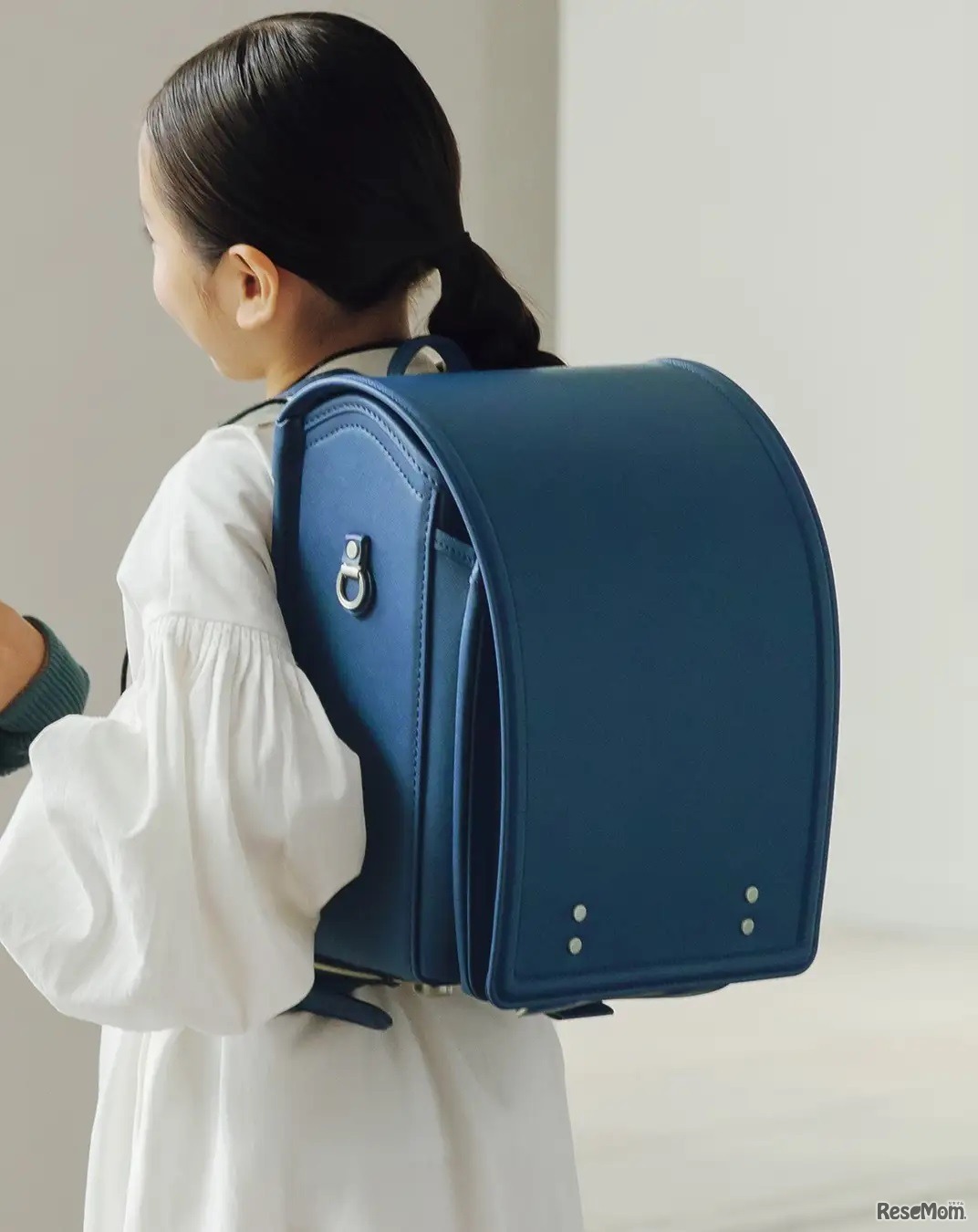 2023年の新色「プリズムインディゴ」