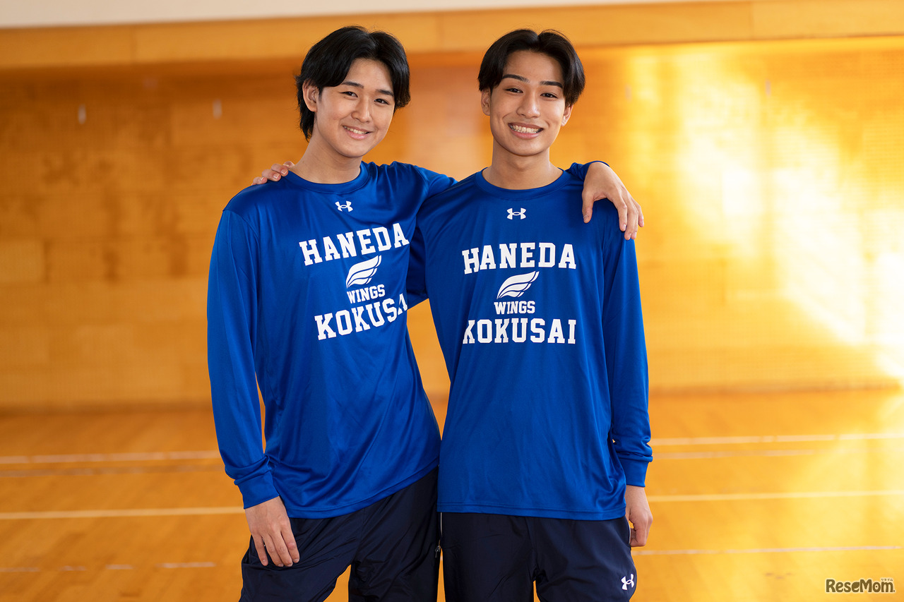 「WINGS」のロゴが入った羽田国際高等学校の新スポーツウェア