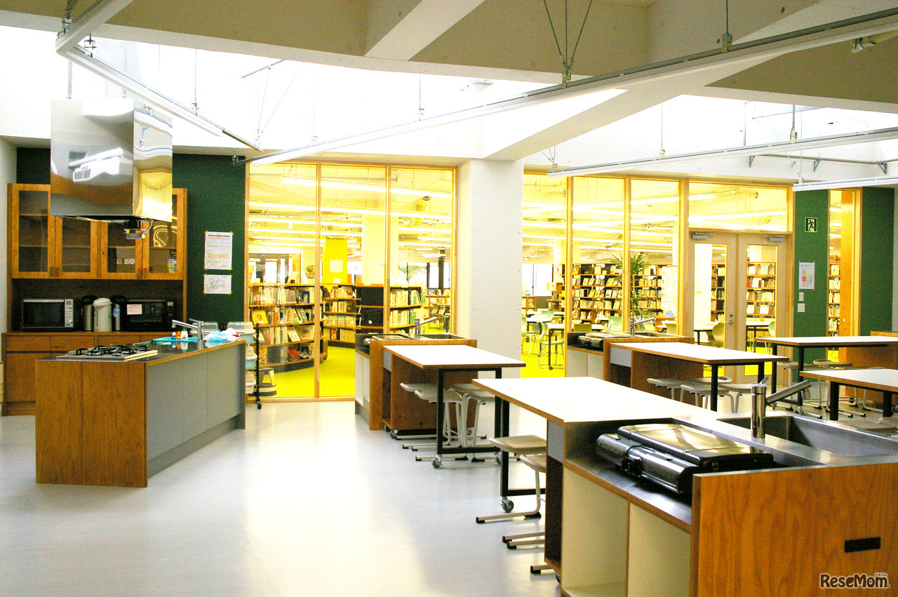 キッチン（調理室）は地域住民もネットで予約して利用できる