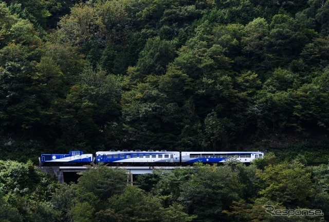 2023年度での運行終了が決まっている木次線の『奥出雲おろち号』。