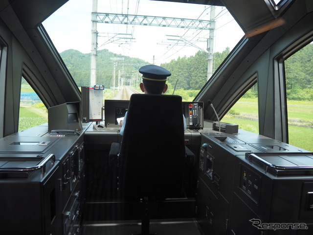 東武鉄道N100系スペーシアX：コックピットラウンジ