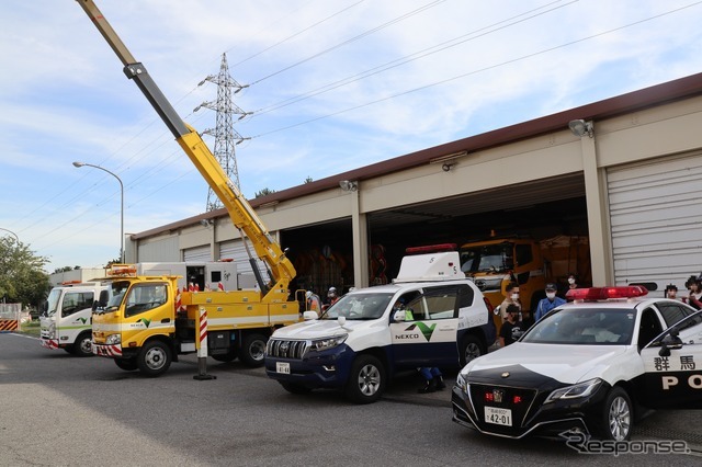 2022年度の「高速道路で働く車」の見学