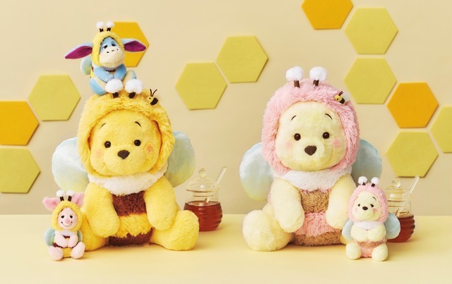 ミツバチプーさんシリーズのぬいぐるみ（C）Disney. Based on the “Winnie the Pooh” works by A.A. Milne and E.H. Shepard.