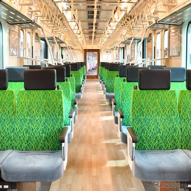 Q SEAT（4・5号車）クロスシート状態 内観