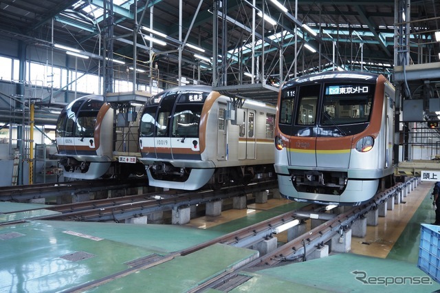 東京メトロ和光車両基地＆昭和鉄道高校探訪ツアー：向かって右、17000系の行き先表示が、営業線では見られないMマーク＋東京メトロの文字