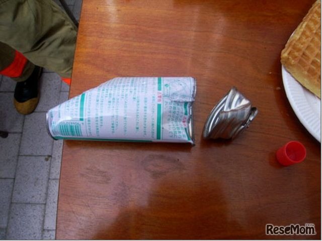 破裂したカセットボンベ