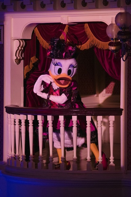 新ショー「ザ・ダイヤモンド・バラエティマスター」As to Disney artwork, logos and properties： (C) Disney