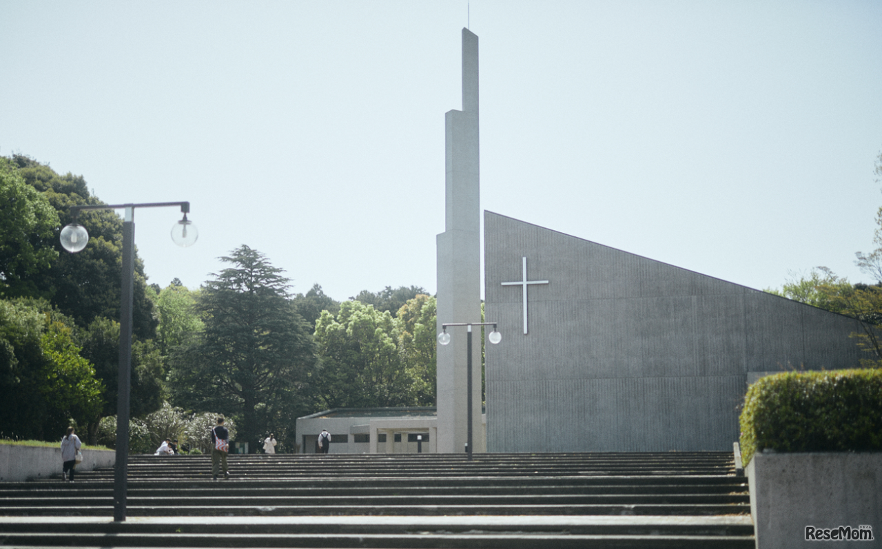 横浜キャンパスのシンボルであるチャペル