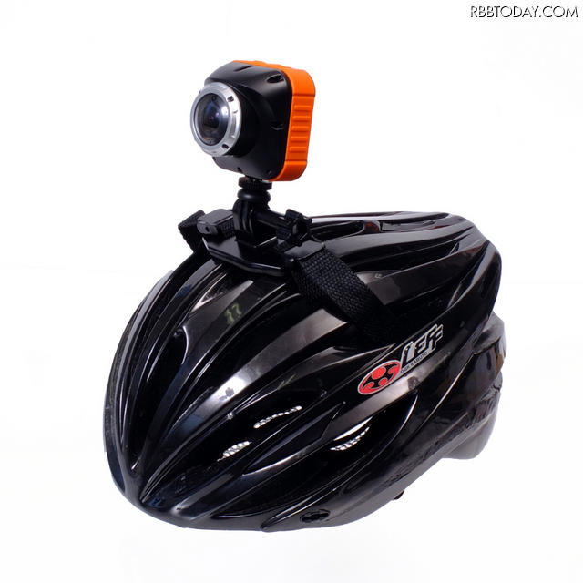 ヘルメットにも取り付け可能