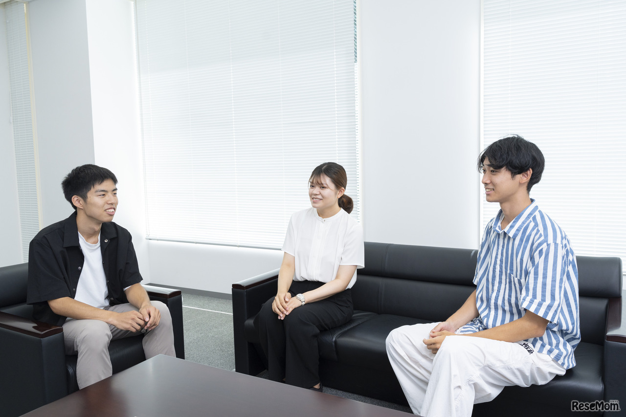 河合塾マナビス共催の無料模試「大学入学共通テスト トライアル」を受験したことが大きな転機になったという難関国公立大合格者3名。写真左から、山﨑さん、大澤さん、平野さん