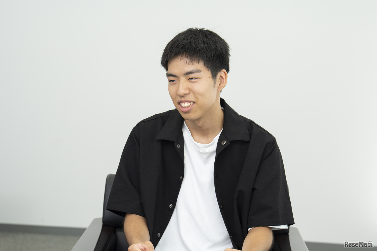 「当時の志望大学の得点比率が共通テストの方が高かったことから、早めに共通テストの形式に触れておきたかった」という山﨑さん