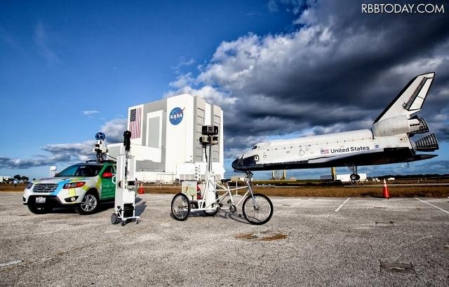 ストリートビュー撮影車両（自動車、シクロ）とスペースシャトル