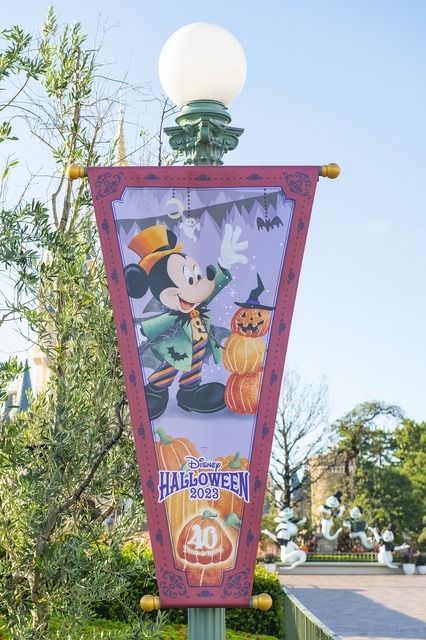 撮影スポットが盛りだくさん！！東京ディズニーランド「ディズニー・ハロウィーン」デコレーションを紹介 As to Disney artwork, logos and properties： (C) Disney