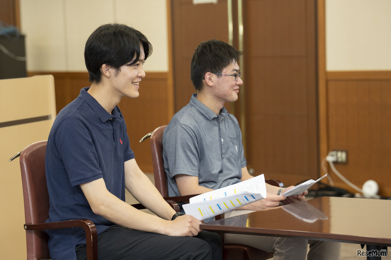 東京医科歯科大医学部1年の山内陸さん（左）と2年の松本尚樹さん（右）