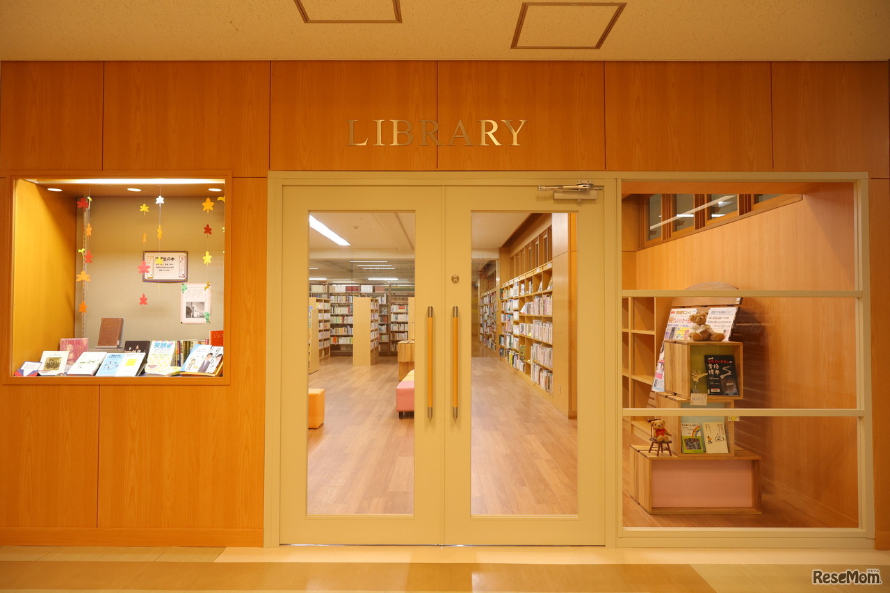 リニューアルは入り口付近を中心に行われた。可動式のソファも設置し、生徒たちがより集いやすい雰囲気に