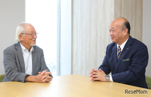 東大とハーバード大で教授を歴任後、開成学園校長を9年間務めた柳沢幸雄氏と、浜学園学園長の松本茂氏