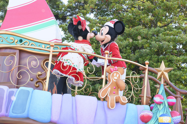 東京ディズニーランドにホリデーがやって来た！「ディズニー・クリスマス・ストーリーズ」公演写真公開