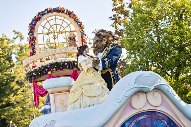 東京ディズニーランドにホリデーがやって来た！「ディズニー・クリスマス・ストーリーズ」公演写真公開