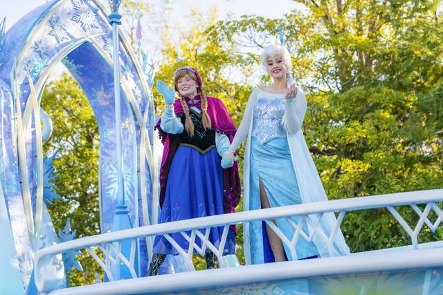 東京ディズニーランドにホリデーがやって来た！「ディズニー・クリスマス・ストーリーズ」公演写真公開