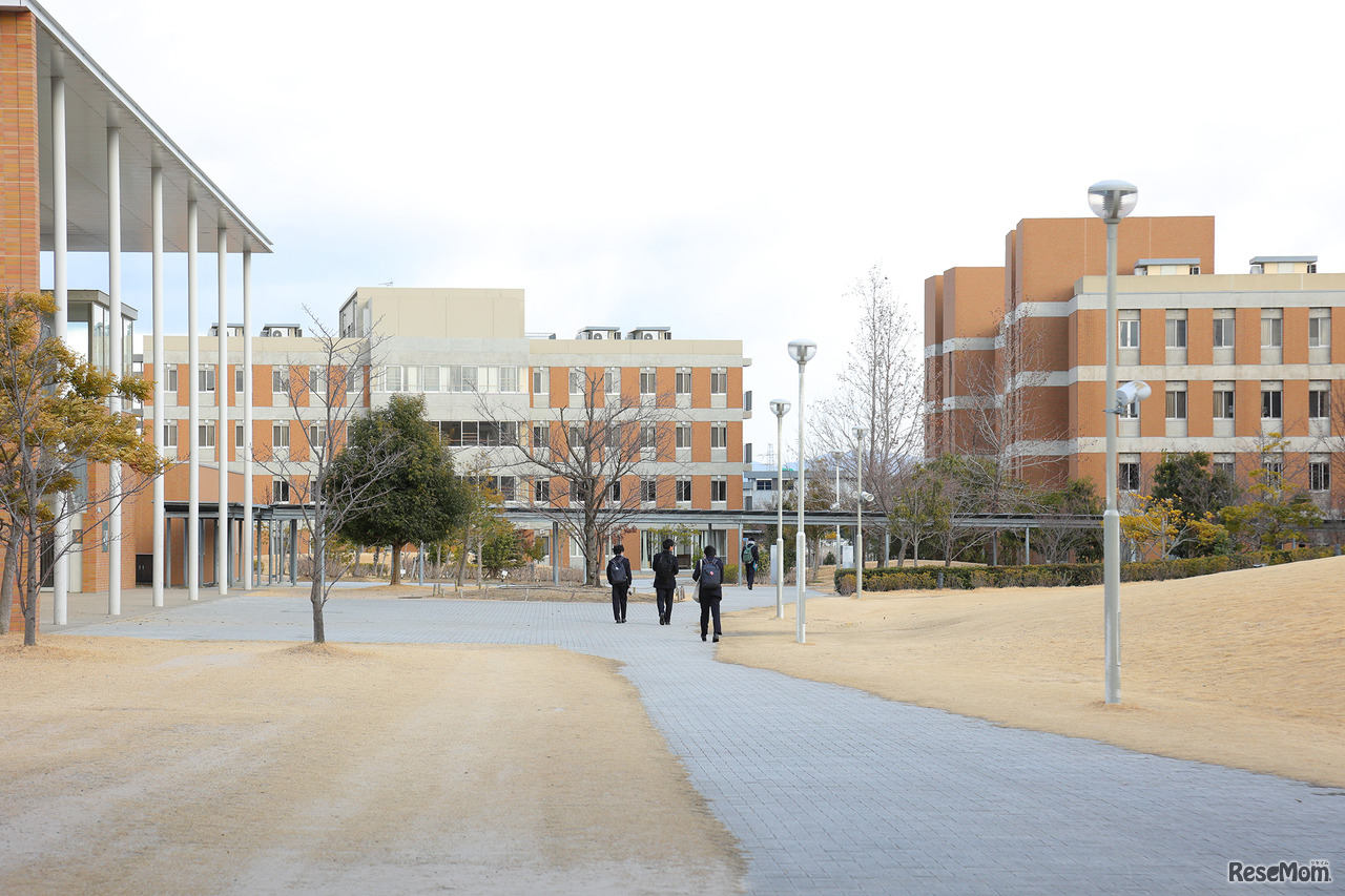 ハウスに帰っていく生徒のようす