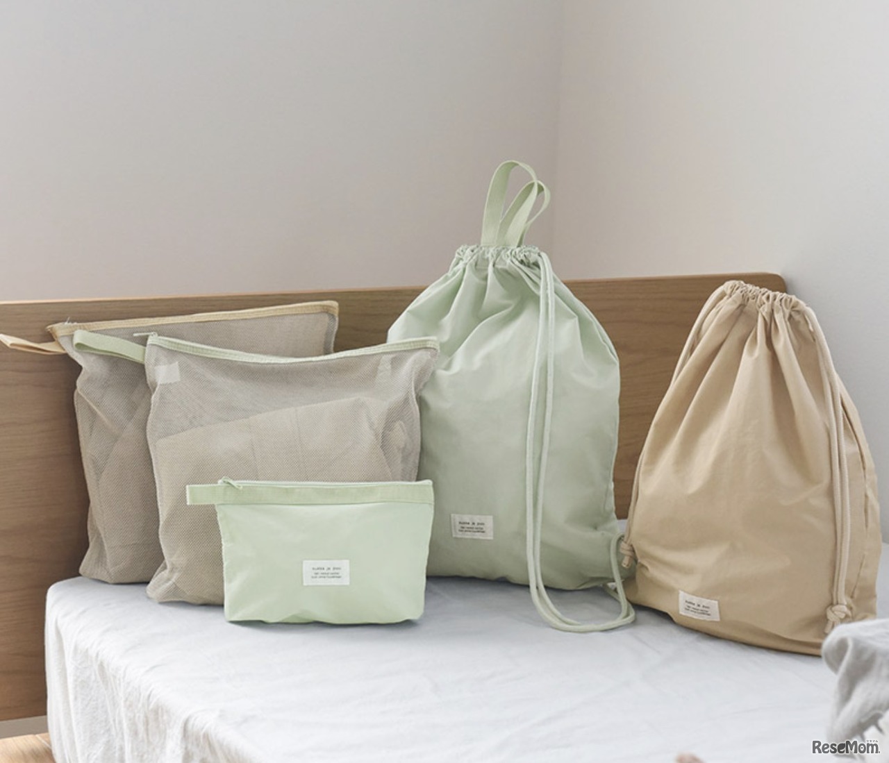 整理して仕分けられる トラベルポーチ5点セット