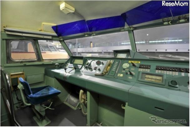 新幹線運転台（参考画像）