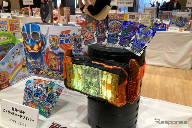 変身ベルト DX ガッチャードライバー（バンダイ）