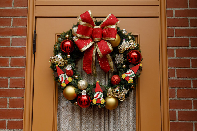 圧倒的にロマンティック！約15メートル、40周年の巨大クリスマスツリーの見逃せない輝き