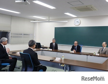 和やかな懇談のようす