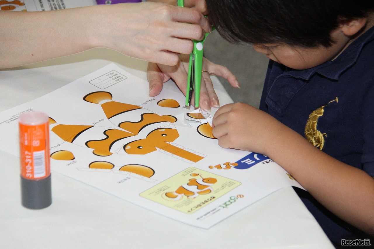 ペーパークラフト体験コーナー