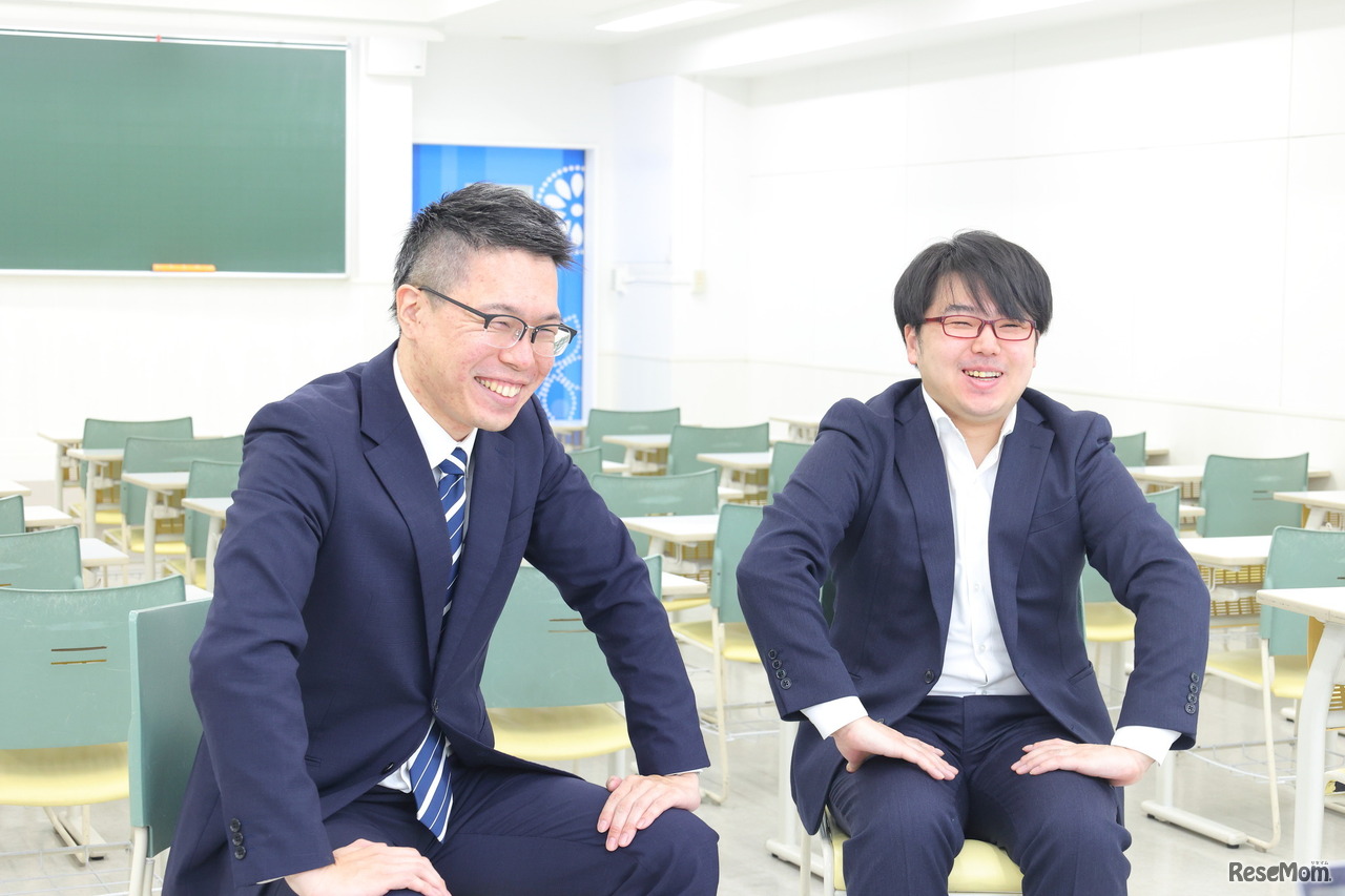 これからの展望を語らう、駿台予備学校お茶の水校3号館・校舎責任者の小粥圭悟氏（左）とカルぺ・ディエム代表の西岡壱誠氏（右）