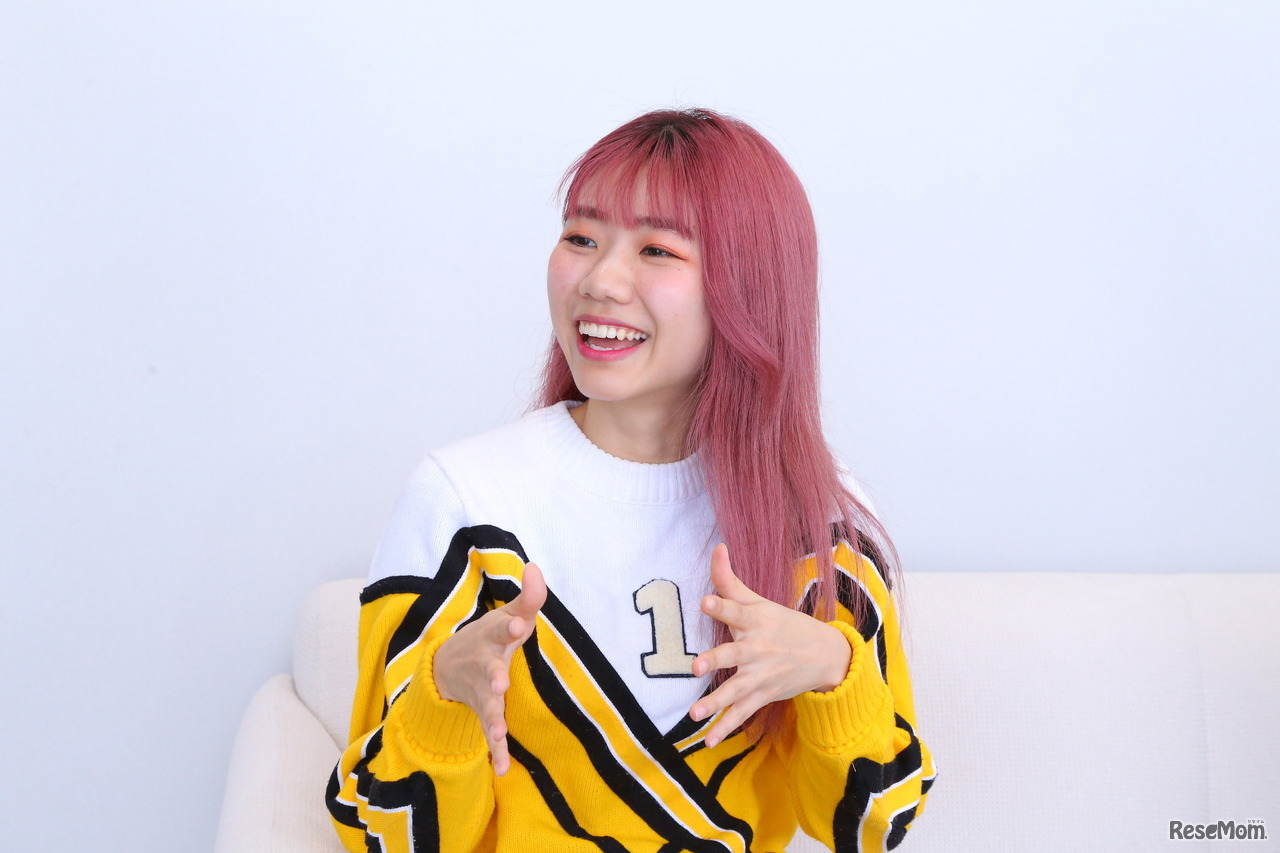 動画のネタ集めに「世界中から知恵を借りています」と語るアンジーさん